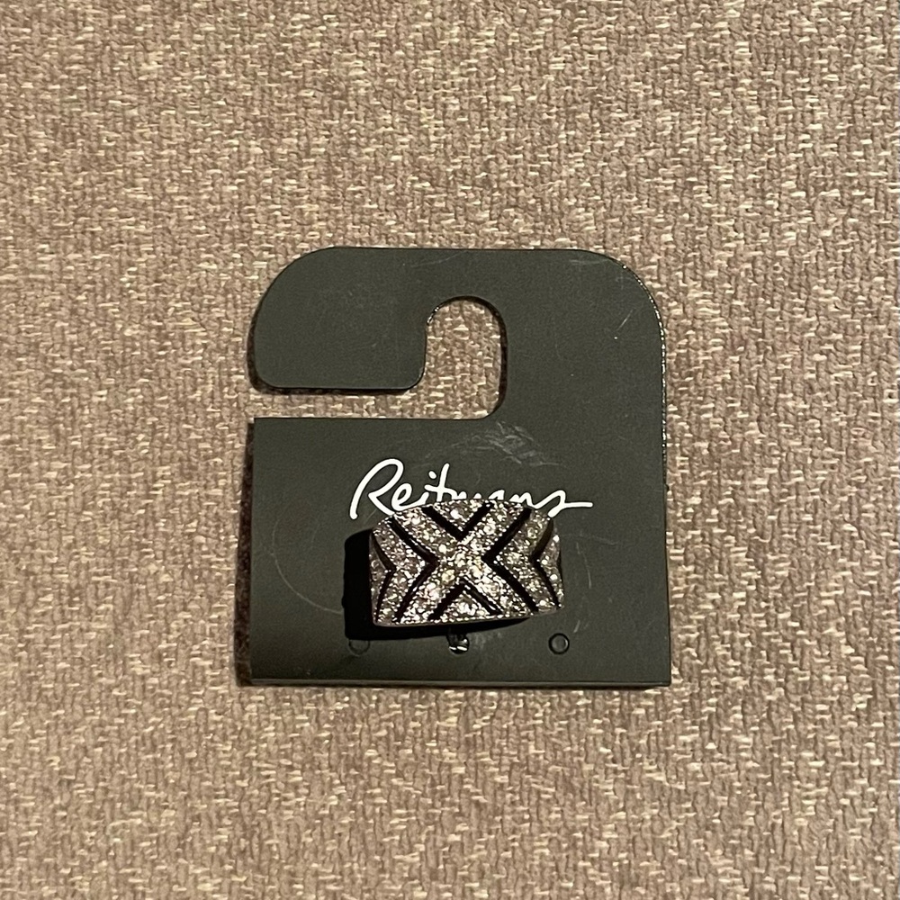 REITMANS BLACK & SILVER RHINESTONE RING